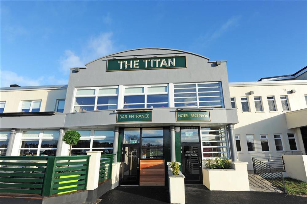 ホテル The Titan クライドバンク エクステリア 写真