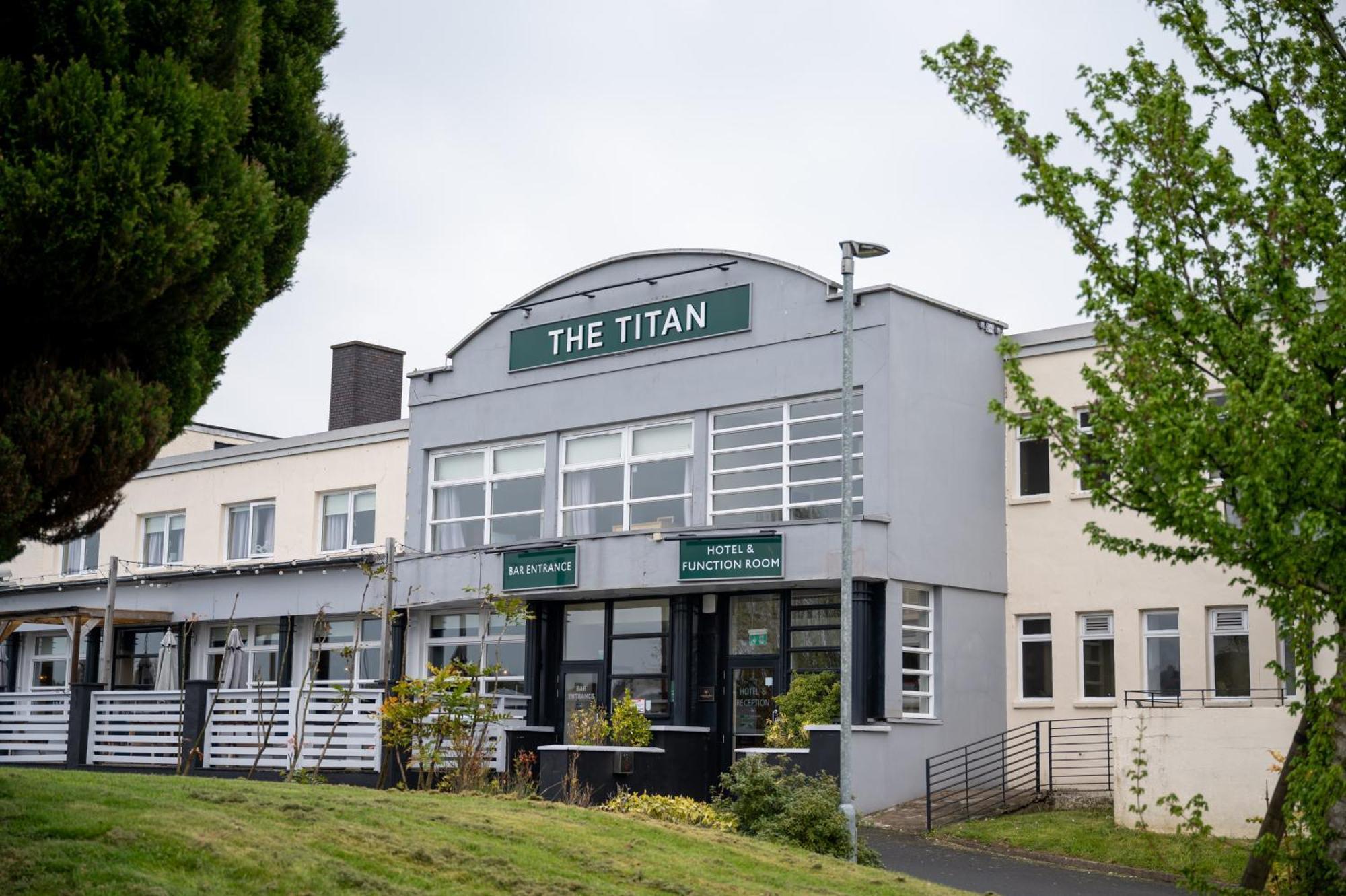 ホテル The Titan クライドバンク エクステリア 写真